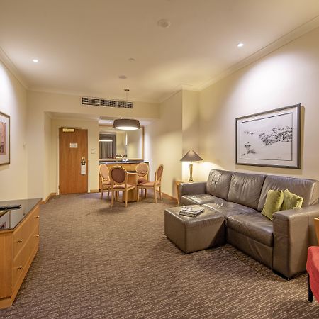 Duxton Hotel Perth Exterior foto A suite at the Fullerton Hotel